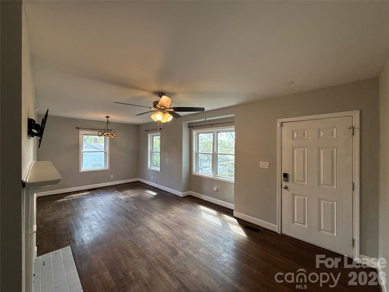 2520 Brentwood Pl - Photo 3 of 15