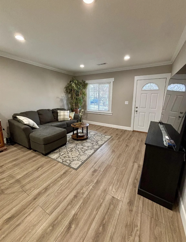 1155 Maple St - Photo 2 of 9