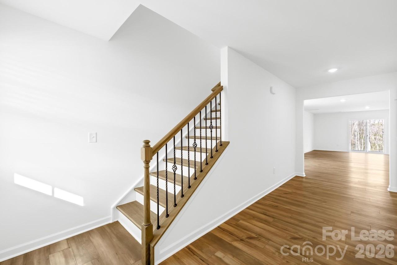 544 Sand Dunes Drive - Photo 4 of 43