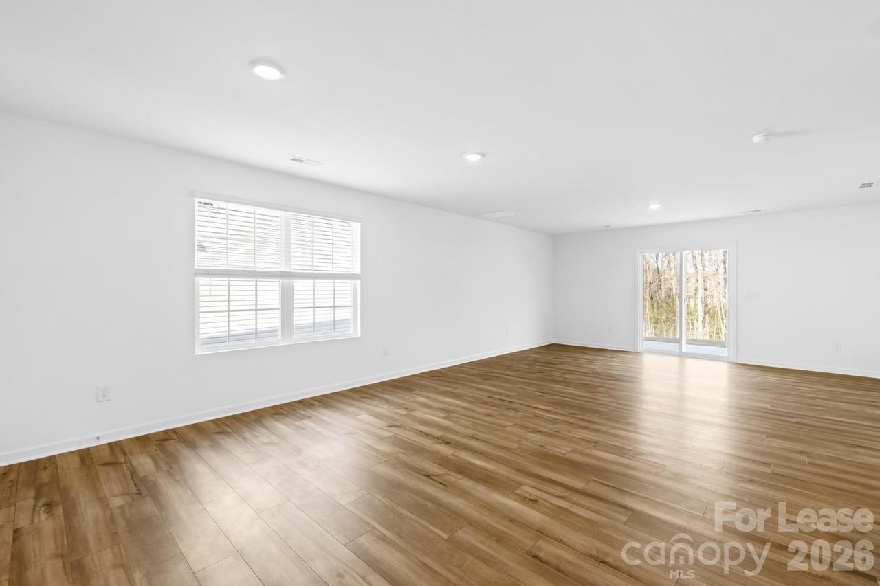 544 Sand Dunes Drive - Photo 7 of 43