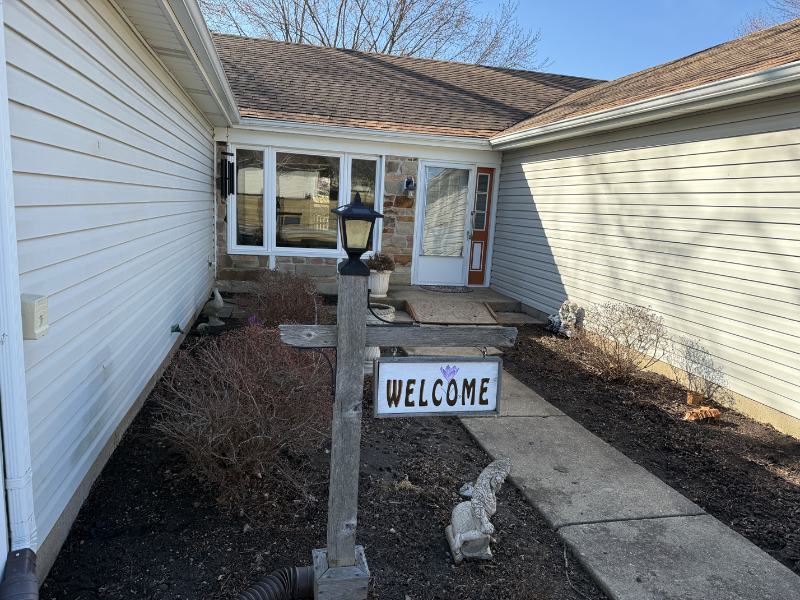 1431 Brookwood Cir - Photo 2 of 24