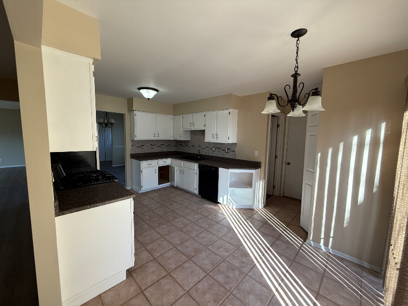 1431 Brookwood Cir - Photo 4 of 24