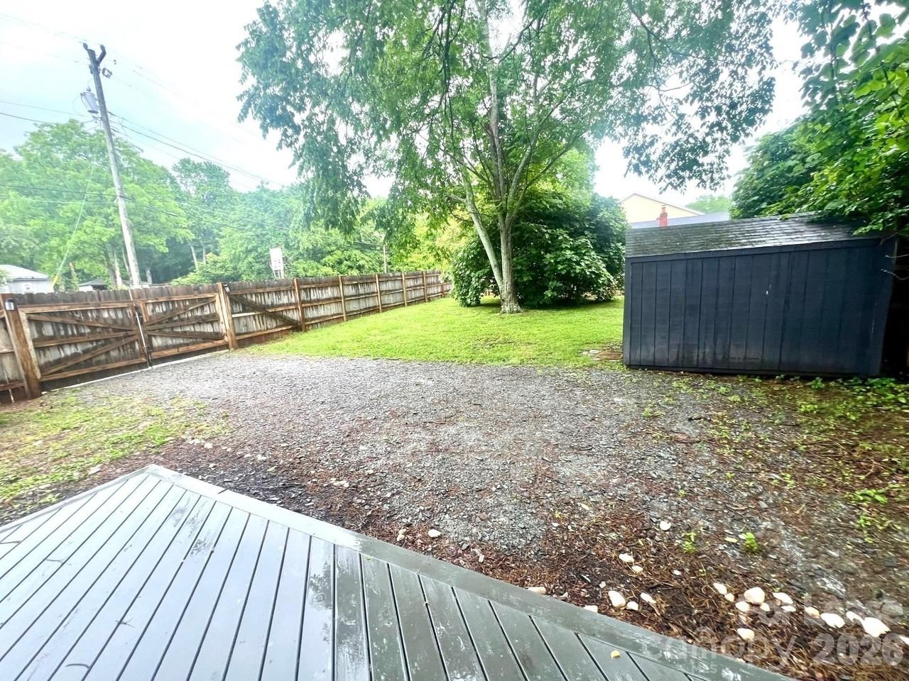 320 Skyland Ave - Photo 3 of 14