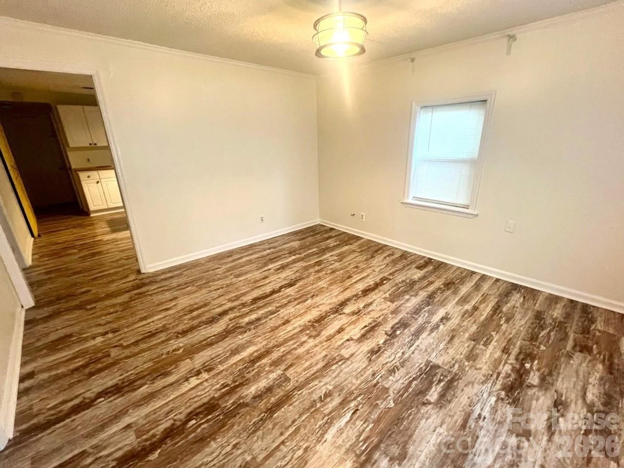 320 Skyland Ave - Photo 6 of 14