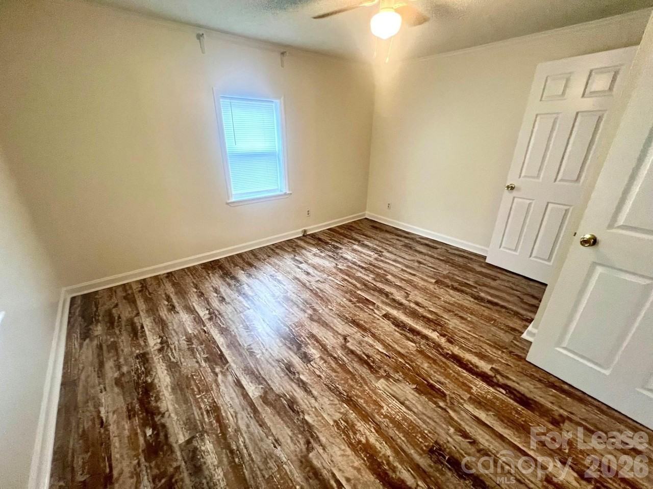 320 Skyland Ave - Photo 7 of 14