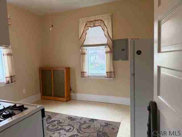 1343 Roxbury Ave 2nd Fl - Photo 2 of 5