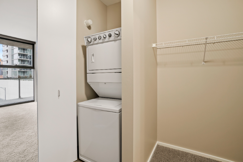 107 N Desplaines St - Photo 4 of 19