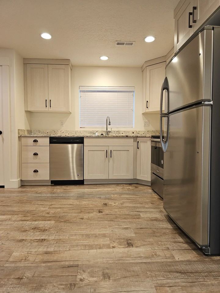 292 W Braeburn Ln - Photo 5 of 15