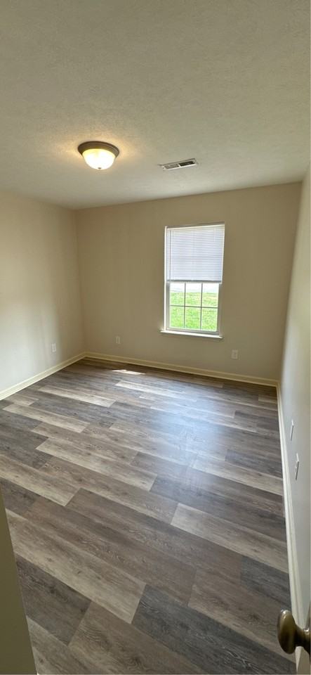 111 Ezra Ct #B - Photo 6 of 8