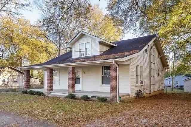 135 Gilbert Ct - Photo 2 of 20