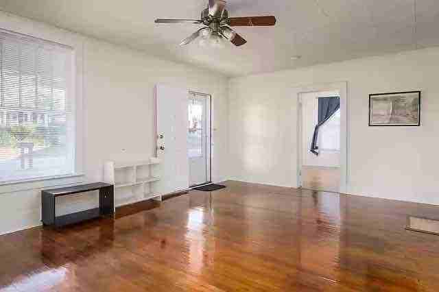 135 Gilbert Ct - Photo 6 of 20