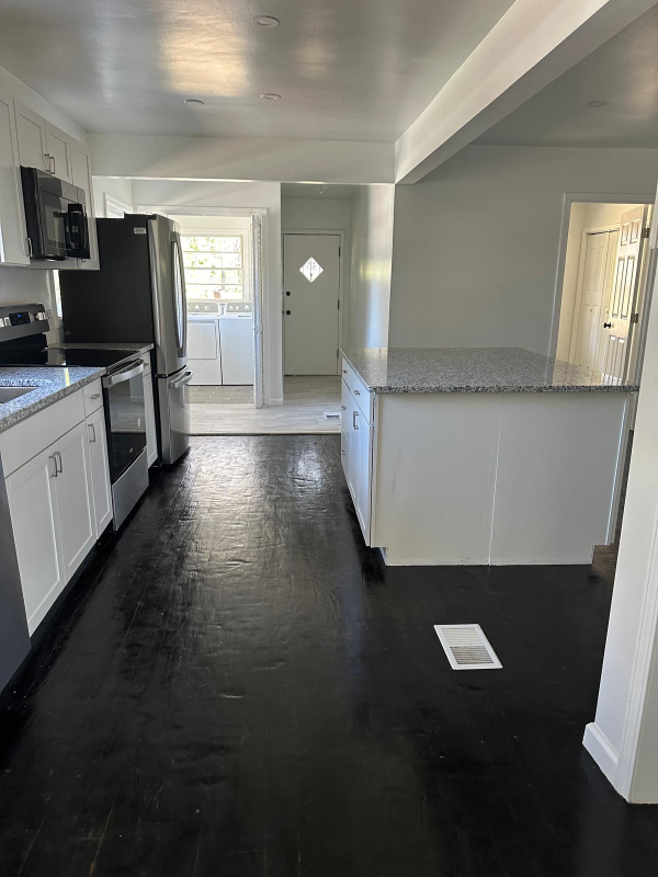 1951 Handley Ave Sw - Photo 4 of 14