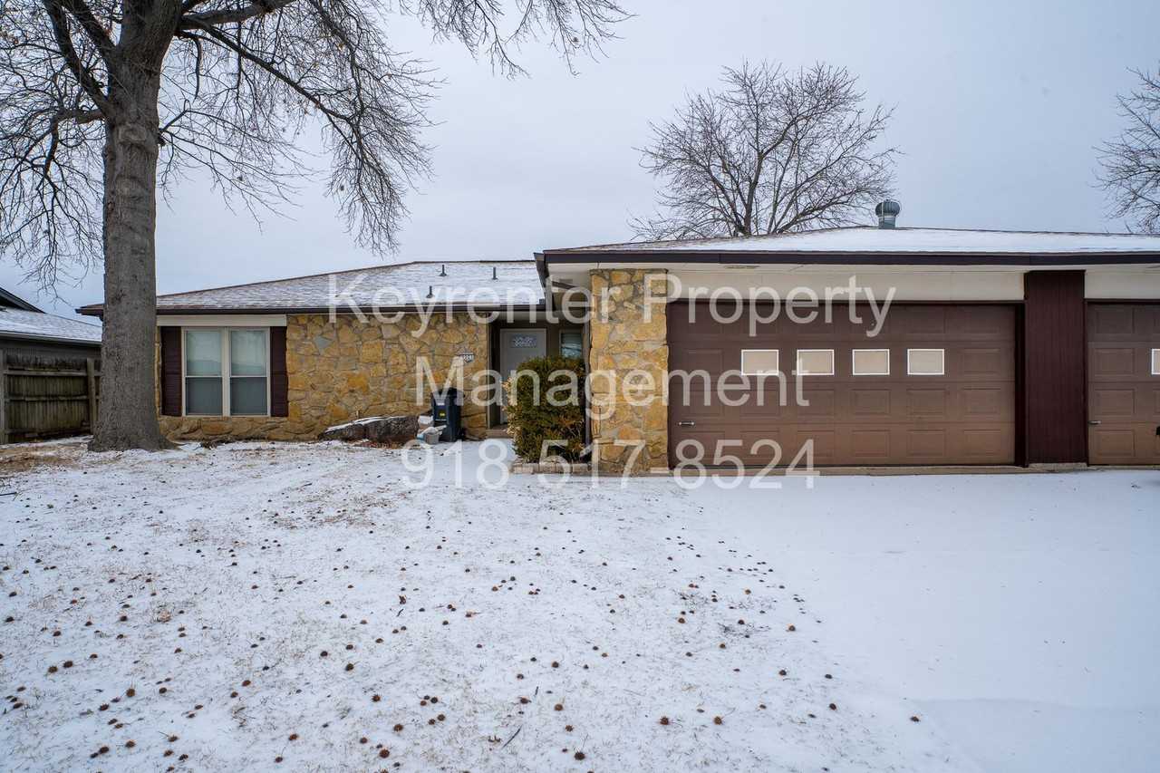 6521 E 50th St - Photo 2 of 13