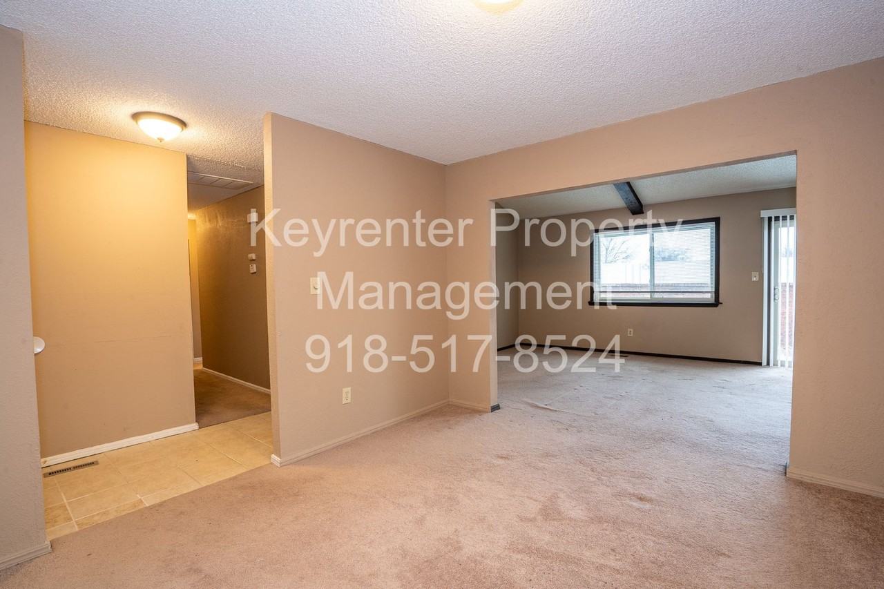 6521 E 50th St - Photo 3 of 13