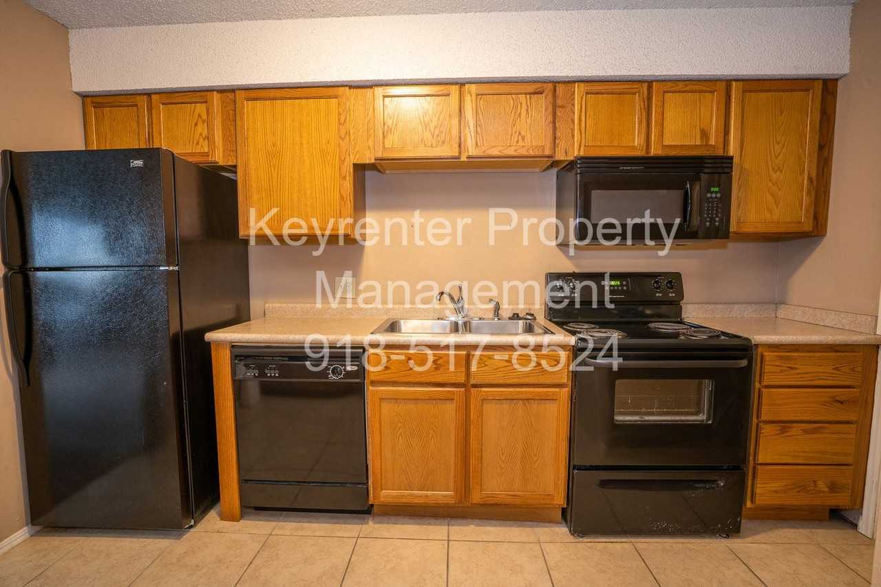 6521 E 50th St - Photo 4 of 13