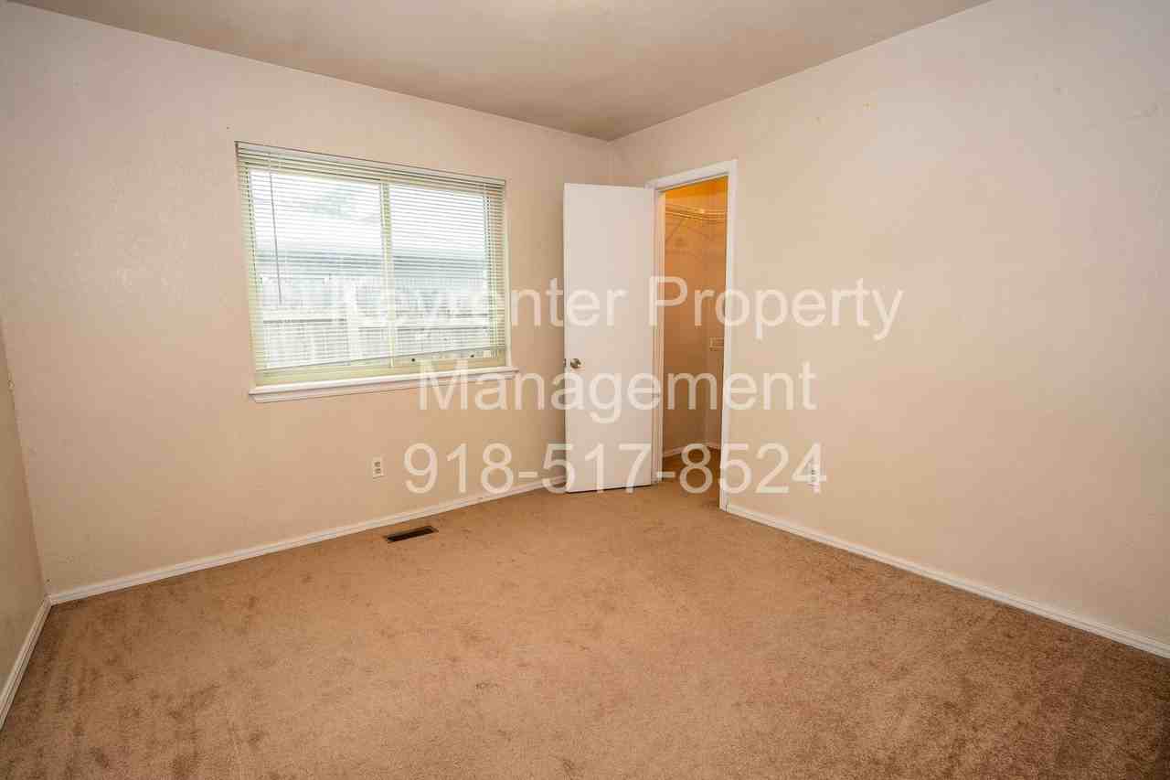 6521 E 50th St - Photo 5 of 13