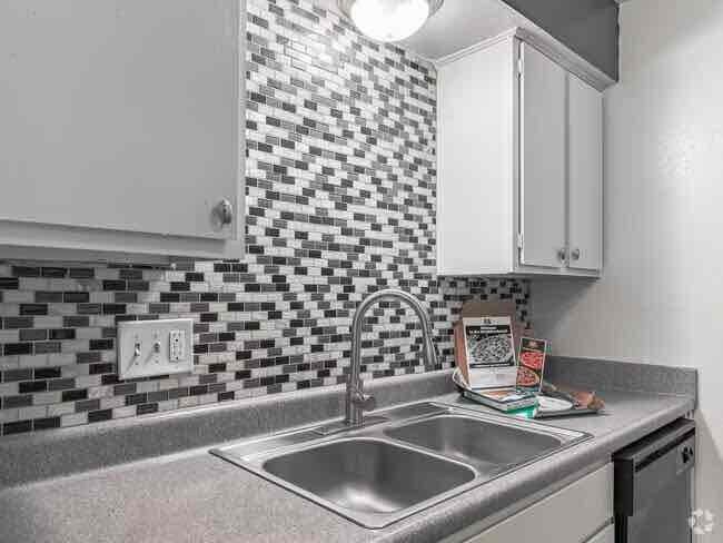 1304 Wylie Rd - Photo 7 of 16