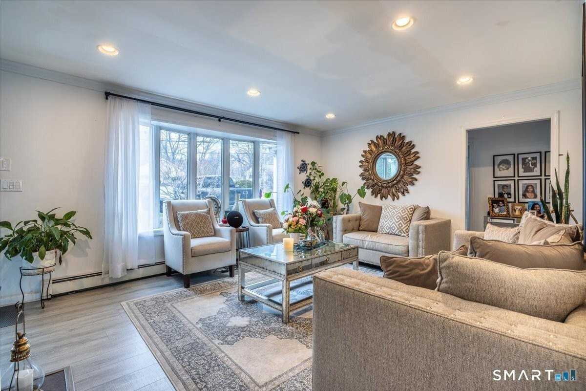 56 Linden St - Photo 5 of 22