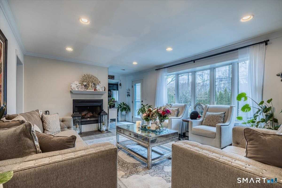 56 Linden St - Photo 6 of 22