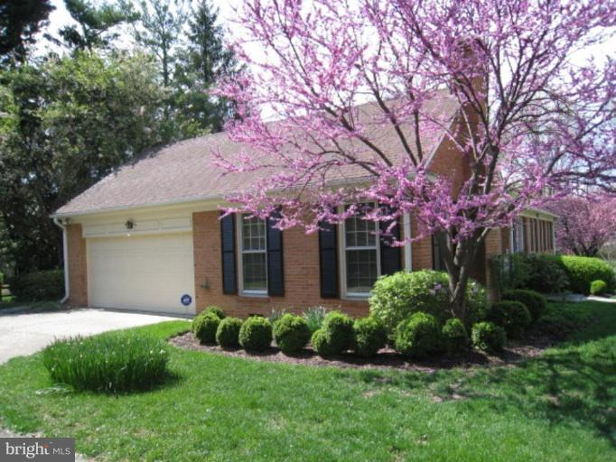 11132 Luxmanor Rd - Photo 2 of 5