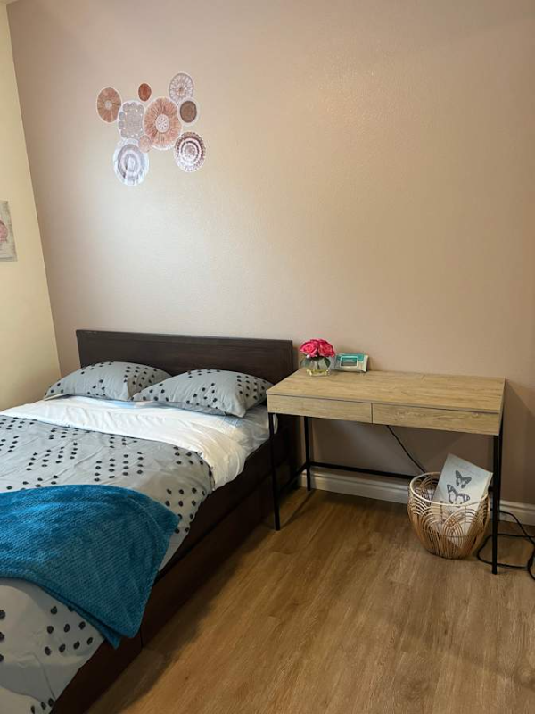 1685 Rose Ave - Photo 4 of 15