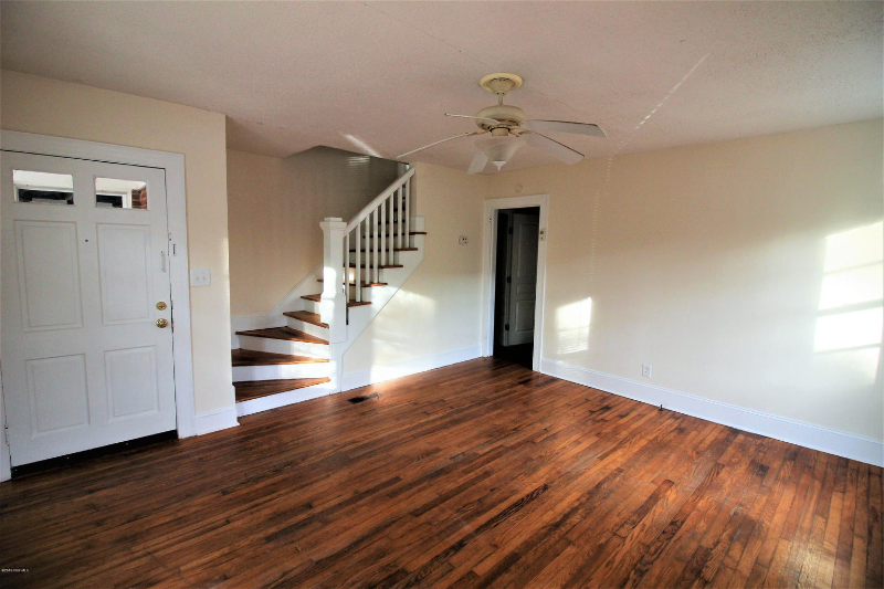 503 S Oak St - Photo 2 of 13
