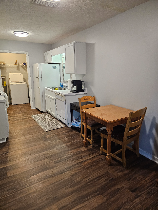 1257 Louisville St #21 - Photo 5 of 8