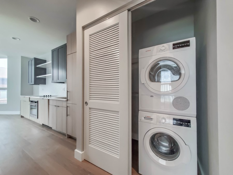 1215 N Clark St - Photo 6 of 9