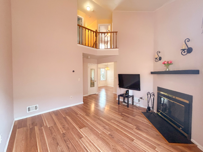 79 Renaissance Ln