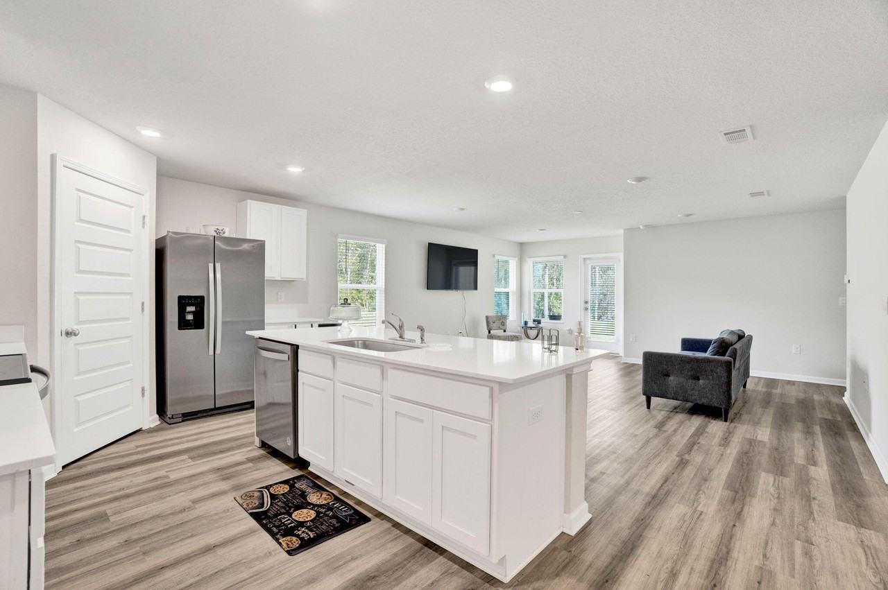 535 Mary Lou Way - Photo 2 of 37