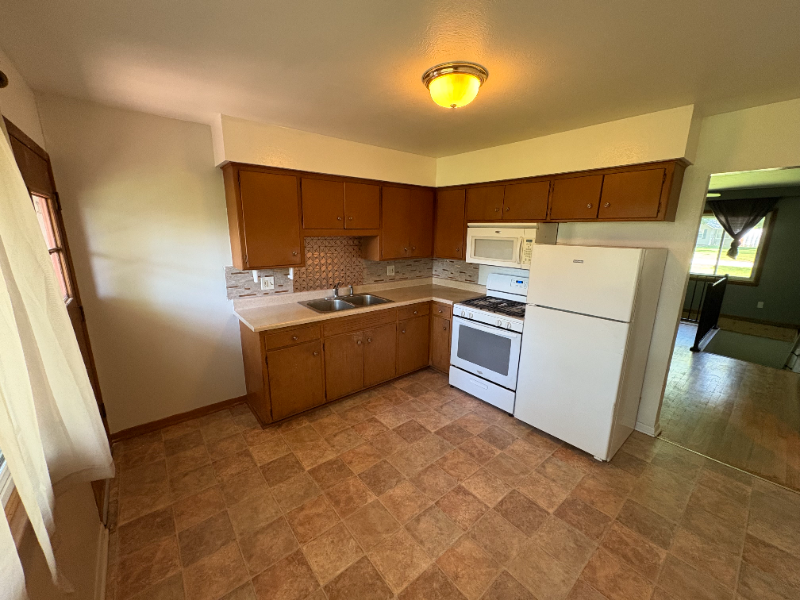 1620/1622 63Rd St #1620 - Photo 4 of 11