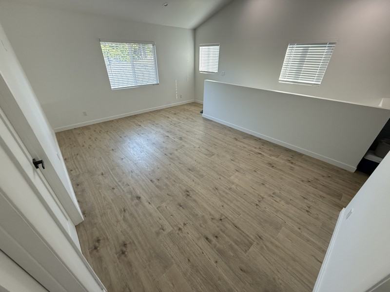 6519 Broadway Ave - Photo 5 of 12