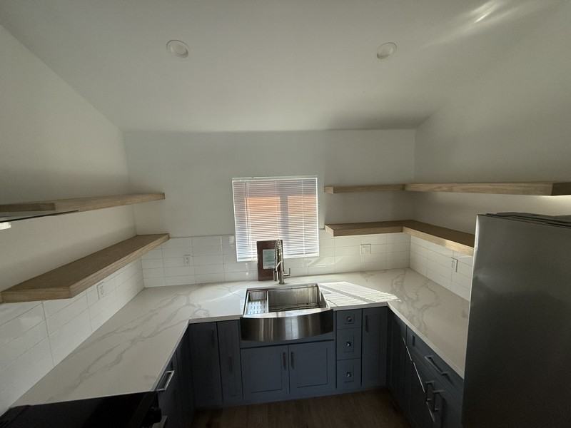 6519 Broadway Ave - Photo 7 of 12