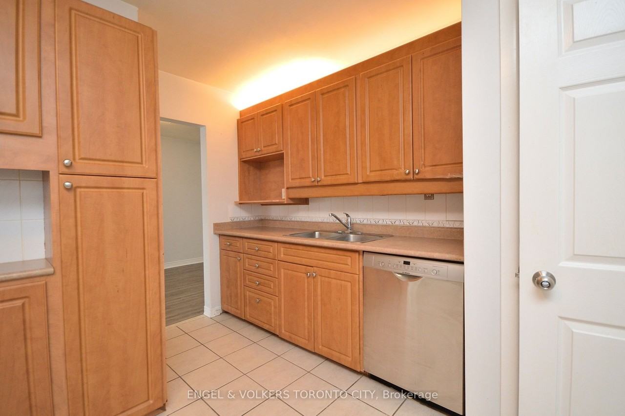 60 Lindsay Ave Main Fl - Photo 4 of 15