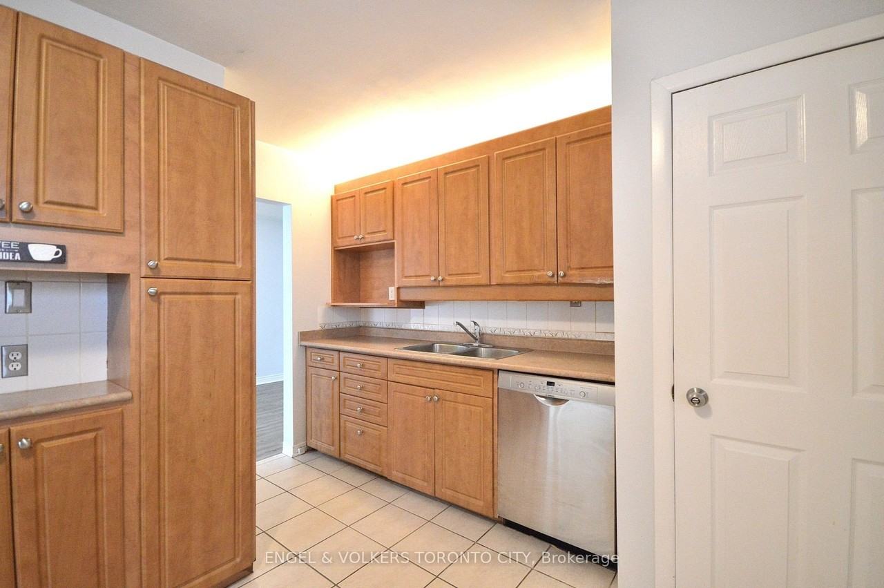 60 Lindsay Ave Main Fl - Photo 5 of 15