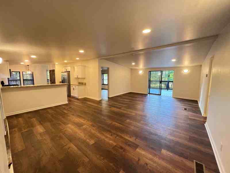 116 Oak Grove Cir - Photo 5 of 20