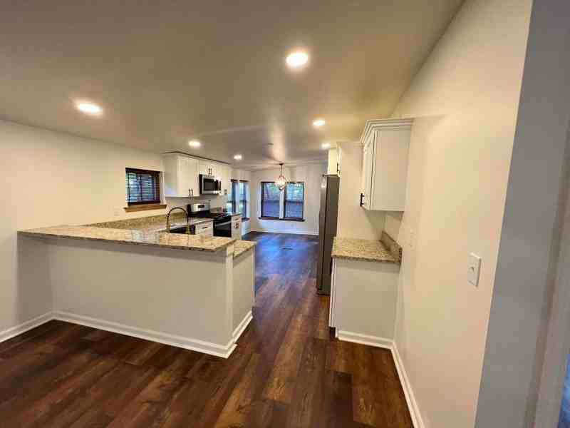 116 Oak Grove Cir - Photo 6 of 20