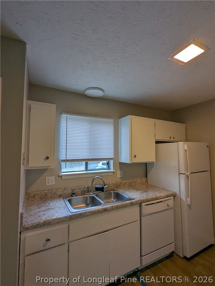 833 Applewood Ln - Photo 2 of 9
