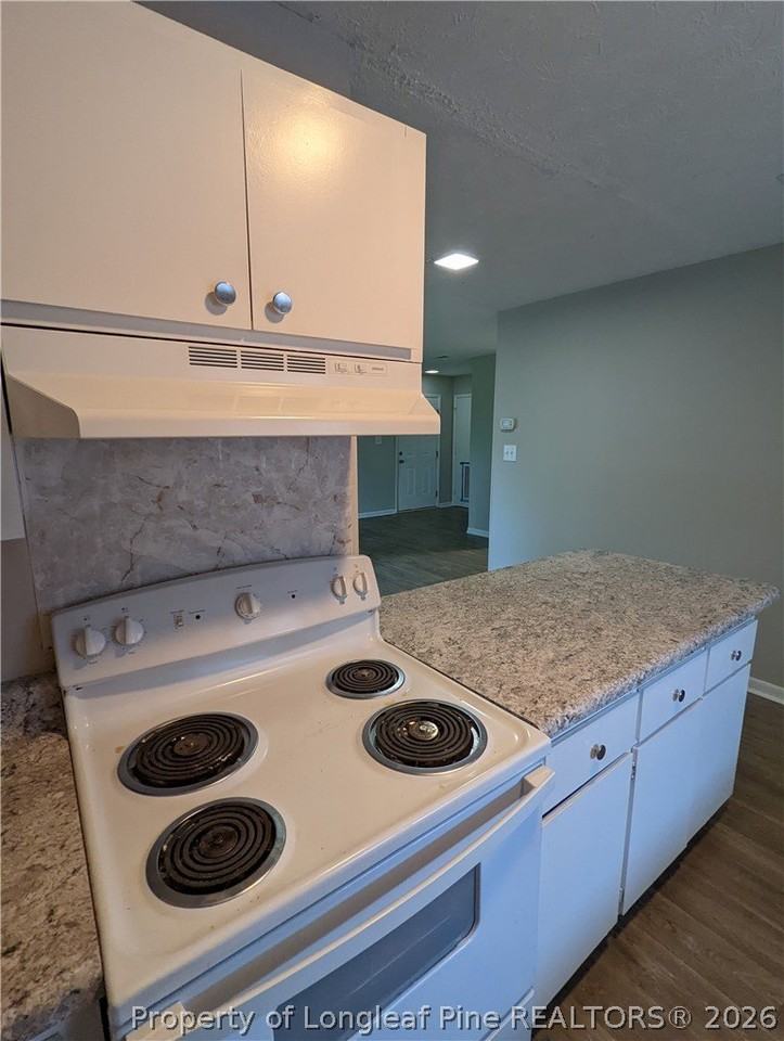 833 Applewood Ln - Photo 3 of 9