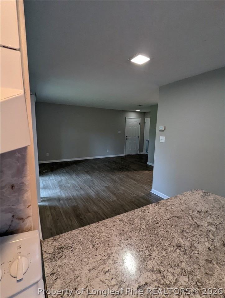 833 Applewood Ln - Photo 5 of 9