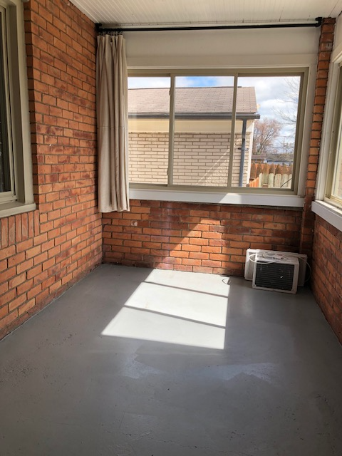 20454 Stafford St - Photo 4 of 11