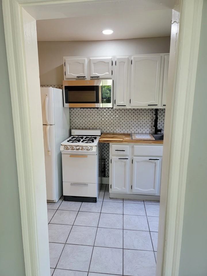 2418 State St #5 - Photo 2 of 10