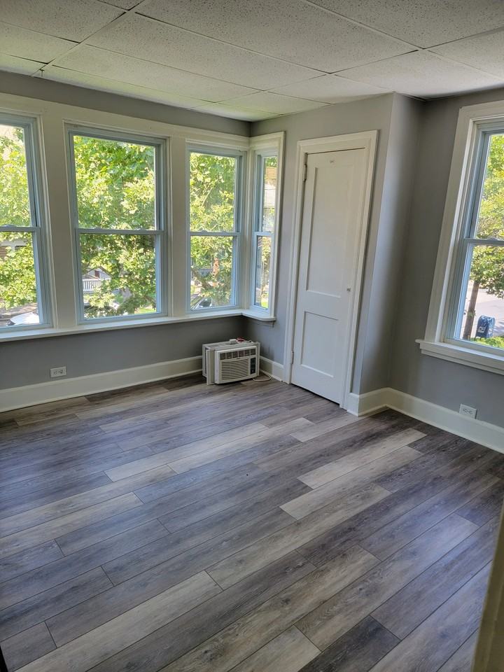 2418 State St #5 - Photo 5 of 10