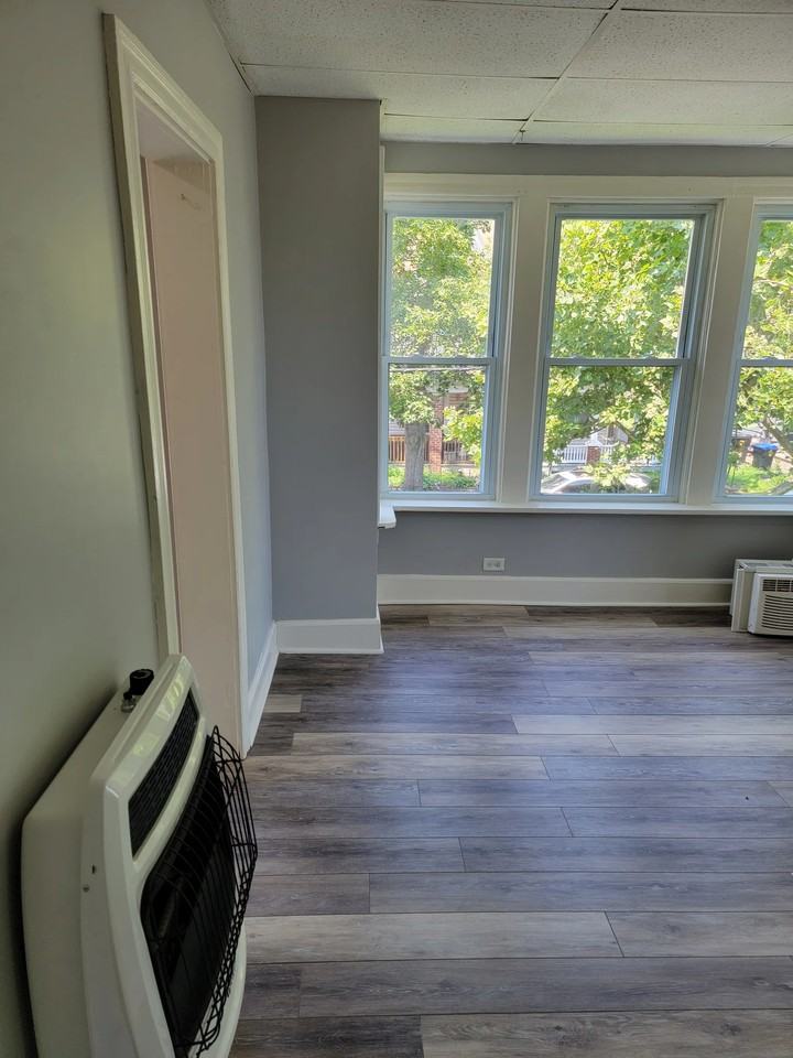 2418 State St #5 - Photo 6 of 10