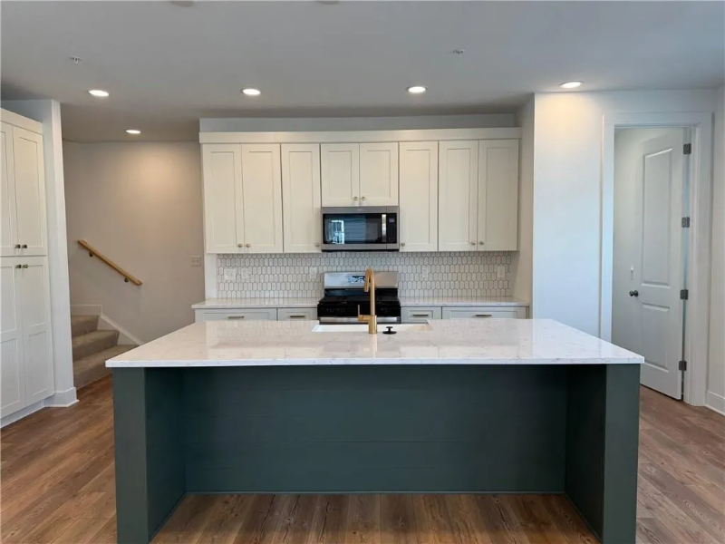 607 Carlton Ln - Photo 2 of 34