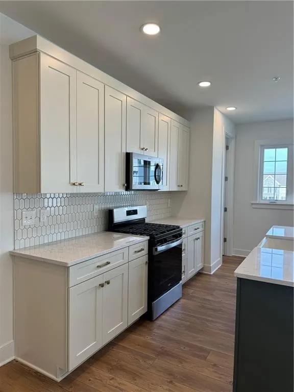 607 Carlton Ln - Photo 4 of 34