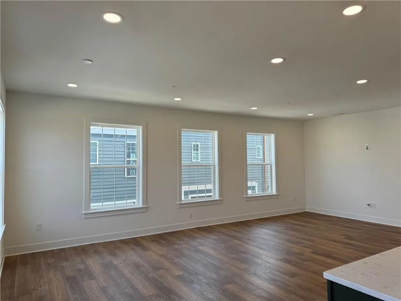 607 Carlton Ln - Photo 5 of 34