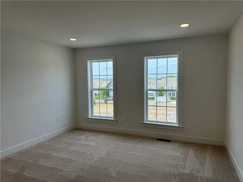 607 Carlton Ln - Photo 7 of 34