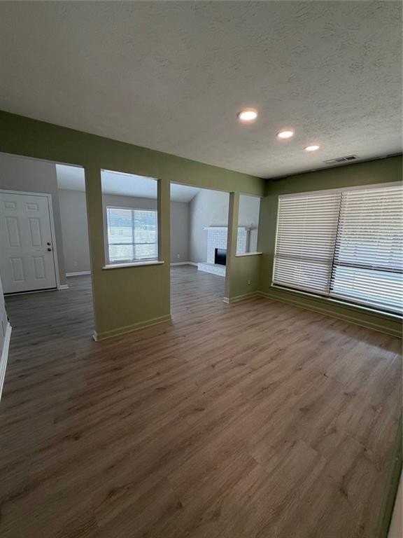 504 Plymouth Ln - Photo 7 of 13