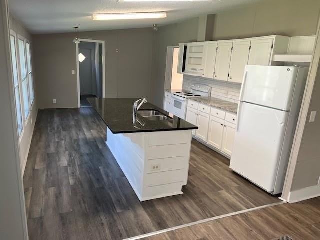 6185 Leigh Ln - Photo 3 of 11